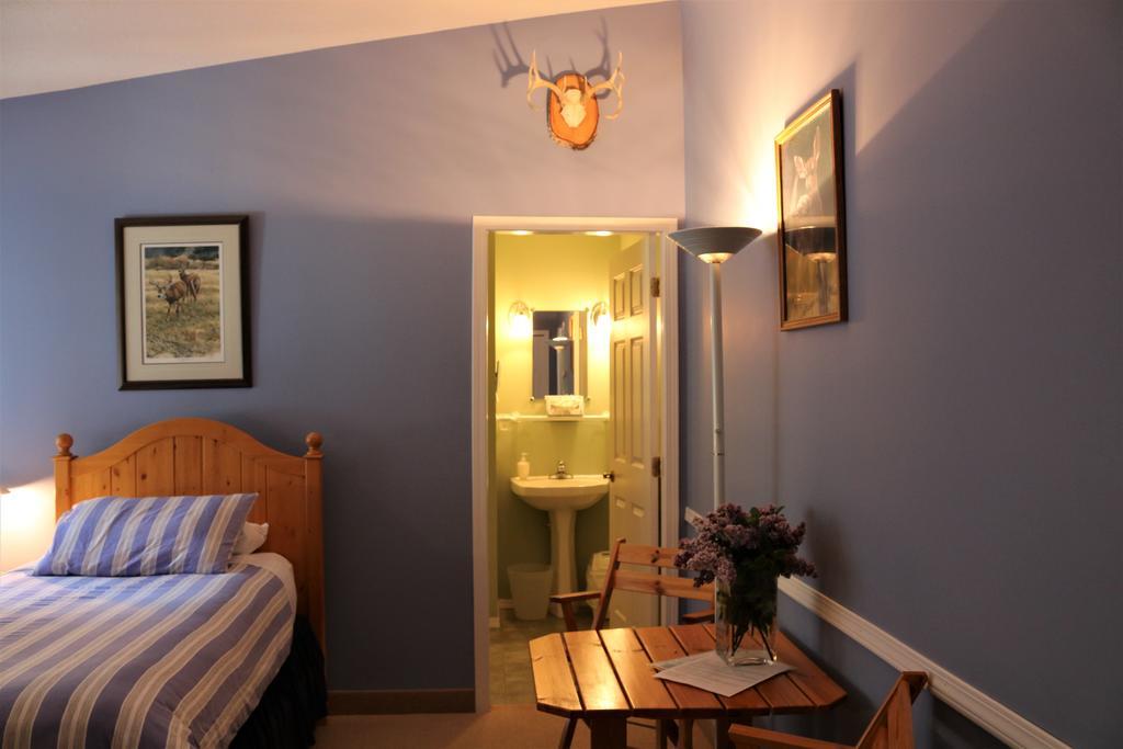 Mulvehill Creek Wilderness Inn And Wedding Chapel Revelstoke Rom bilde