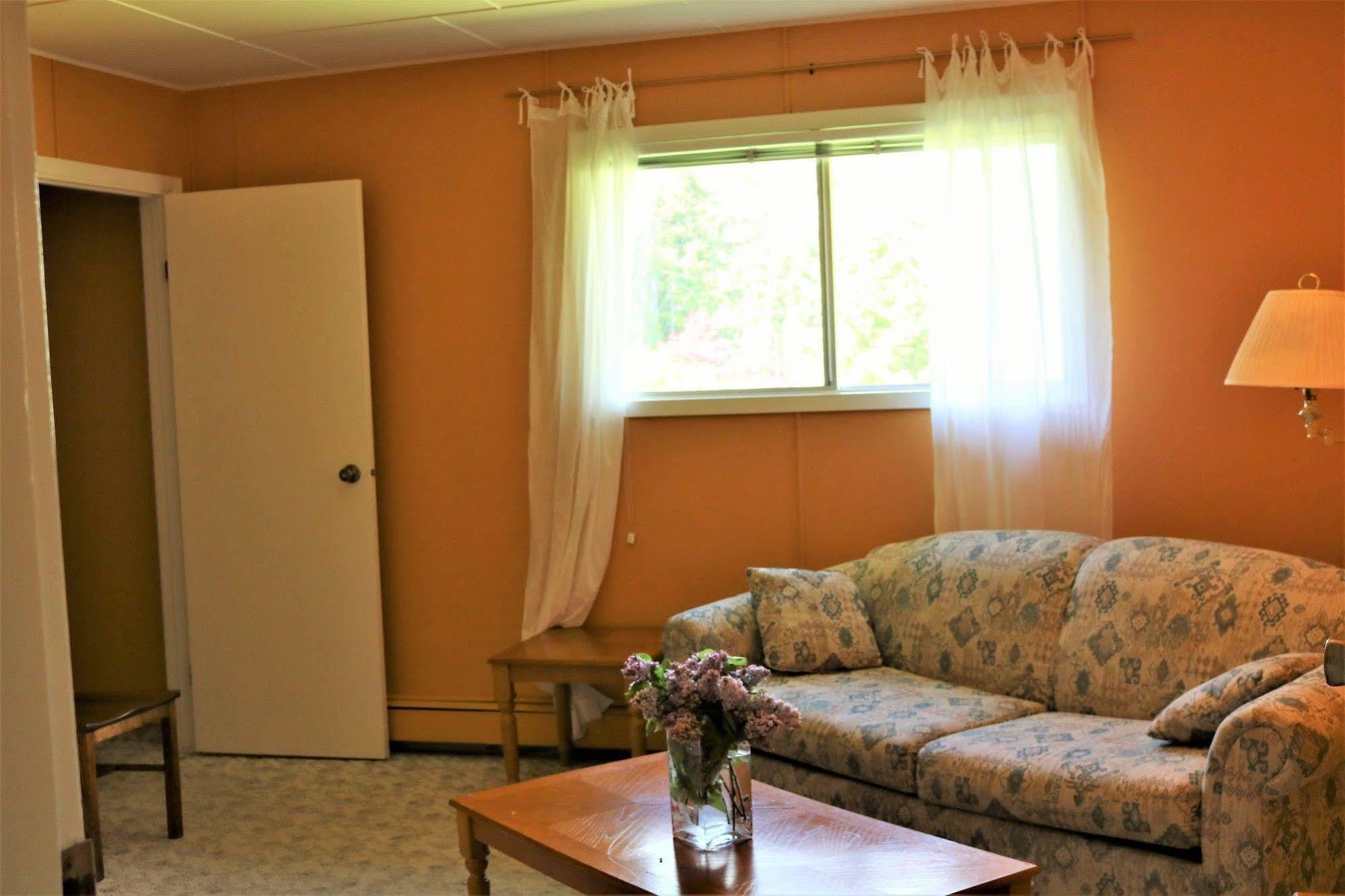 Mulvehill Creek Wilderness Inn And Wedding Chapel Revelstoke Eksteriør bilde